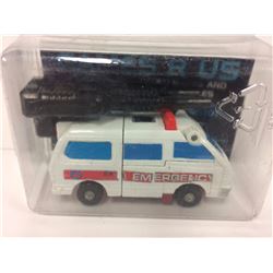 VINTAGE Transformers G1 - Protectobot - First Aid (1986)