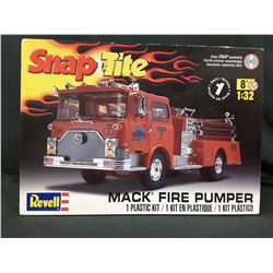 REVELL 1/32 MACK FIRE TRUCK PUMPER PLASTIC SNAP FIRE TRUCK MODEL KIT (UNBUILT IN BOX)