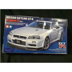 TAMIYA NISSAN SKYLINE GT-R V-SPEC II 1:24 SCALE UNBUILT IN BOX