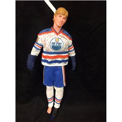 VINTAGE WAYNE GRETZKY DOLL ( MISSING SKATE)