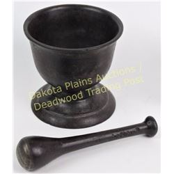 Antique cast iron mortar and pestle 5 1/2" tall.  Est. 75-175