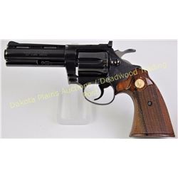 Colt Diamond back 22 cal. SN R28396 revolver 4" barrel blue finish with Colt medallion walnut checke