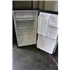 Image 2 : BLACK MAGIC CHEF BAR FRIDGE