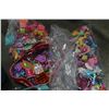 Image 2 : TOTE OF POLLY POCKET FIGURES AND ACCESSORIES