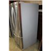 Image 3 : KITCHEN AID STAINLESS DOUBLE DOOR FRIDGE WITH WATER AND ICE AND SLIDE OUT FREEZER DRAWER WORKING