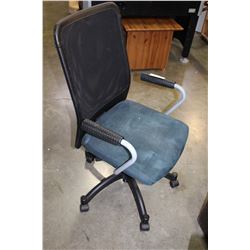 ROLLING OFFICE CHAIR