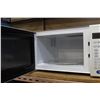 Image 2 : DANBY DESIGNER 1100 WATT MICROWAVE