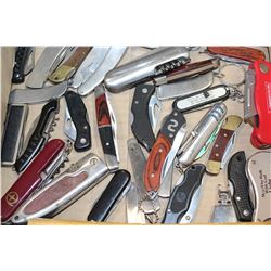 TRAY OF POCKET KNIVES