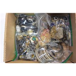 TRAY OF VARIOUS JEWELLRY AND WATCHES