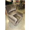 Image 2 : GREEN UPOSTERED RECLINER CHAIR