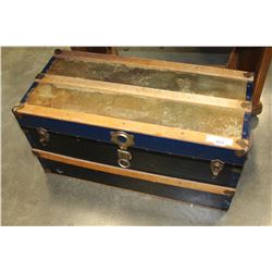 WOOD LEATHER AND METAL STORAGE TRUNK