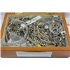 Image 2 : JEWELLRY BOX WITH SILVER TONE JEWELLRY