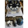 Image 1 : HALLOWEEN ITEMS AND SKULLS
