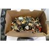 Image 2 : BOX OF STAR WARS TOYS
