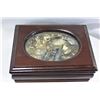 Image 2 : ETCHED GLASS BOX WITH CONTENTS