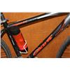 Image 2 : GREY AND ORANGE GIANT ROAD BIKE