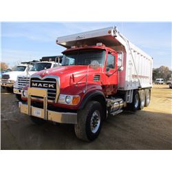 2007 MACK CV713 DUMP, VIN/SN:1M2AG11C77M046454 - TRI-AXLE, 427 HP MACK ENG, 8LL TRANS, 44K REARS, 18