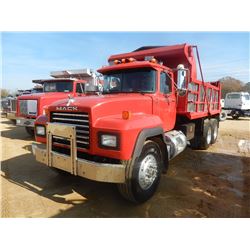 1993 MACK RD690S DUMP TRUCK, VIN/SN:1M2P264C5PM012224 - T/A,300 HP MACK DIESEL ENGINE, 8LL TRANS, 40