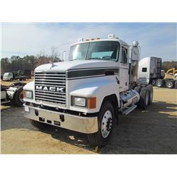 2001 MACK CH613 TRUCK TRACTOR, VIN/SN:1M1AA18Y31W137983 - T/A, E7-460 HP MACK DIESEL ENGINE, 10 SPEE