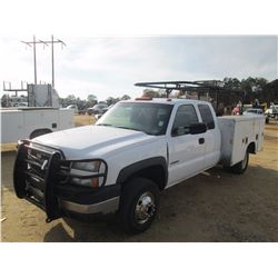 2006 CHEVROLET 3500 SERVICE TRUCK, VIN/SN:1GBJC39U56E232614 - EXT CAB, V8 GAS ENG, A/T, READING SERV