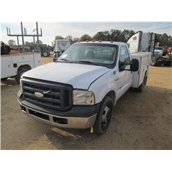 2006 FORD F350 SERVICE TRUCK, VIN/SN:1FDWF36P96EC11803 - POWER STROKE DIESEL ENGINE, AUTO TRANS, REA