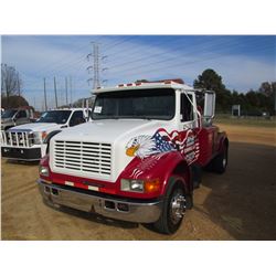 2002 INTERNATIONAL 4700 WRECKER, VIN/SN:1HTSCABM42H406716 - S/A, INT T444E ENG, A/T, 25,500# GVWR, C