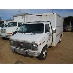 1992 GMC VANDURA 3500 BOX TRUCK, VIN/SN:2GTJG31KXN4525711 - S/A, GAS ENGINE, A/T, HYD LIFT GATE (COU