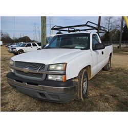 2005 CHEVROLET SILVERADO VIN/SN:1GCEC14V25Z303700 - V8 GAS ENGINE, A/T, LADDER RACK, ODOMETER READIN