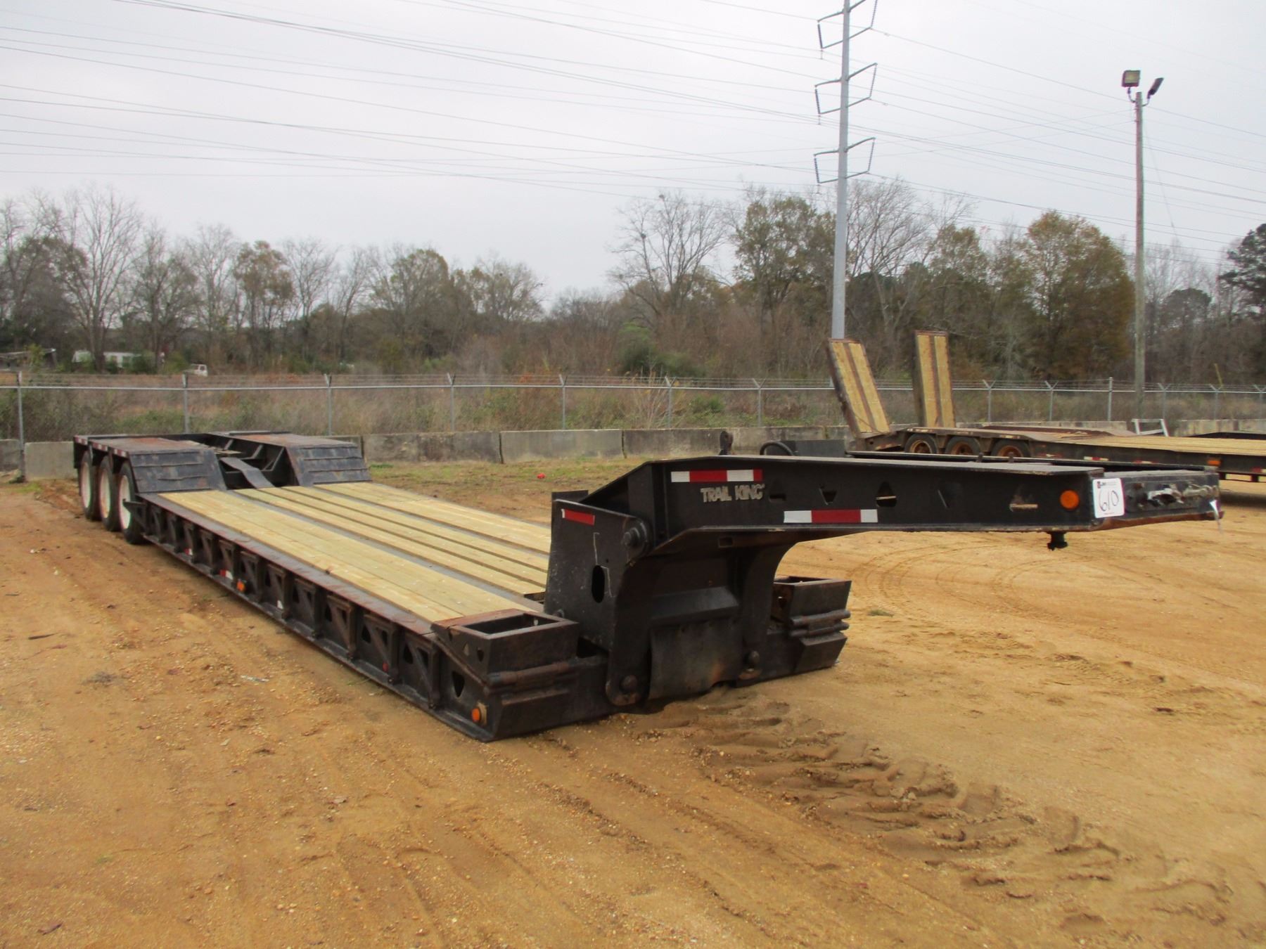 Lowboy Out Riggers 1993 TRAILKING DETACH LOWBOY, VIN/SN:1TKJ04636PM122497 - TRI-AXLE, 22 ...