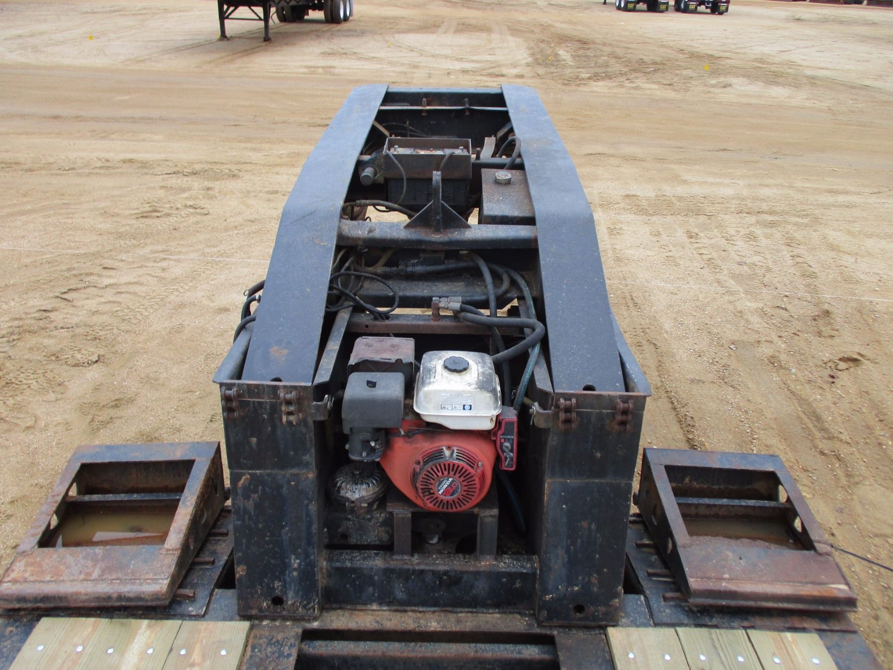 Lowboy Out Riggers 1993 TRAILKING DETACH LOWBOY, VIN/SN:1TKJ04636PM122497 - TRI-AXLE, 22 ...