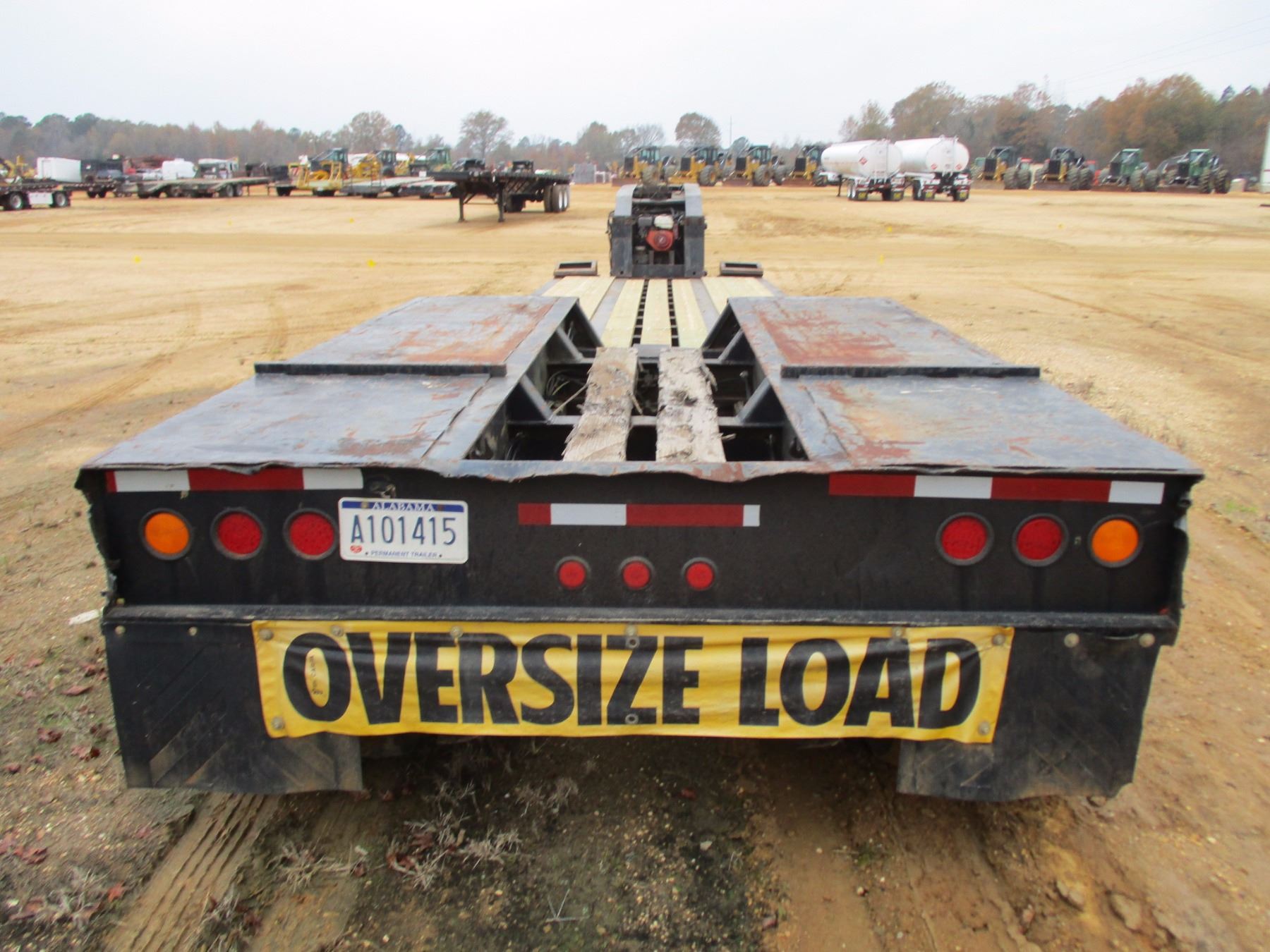 Lowboy Out Riggers 1993 TRAILKING DETACH LOWBOY, VIN/SN:1TKJ04636PM122497 - TRI-AXLE, 22 ...