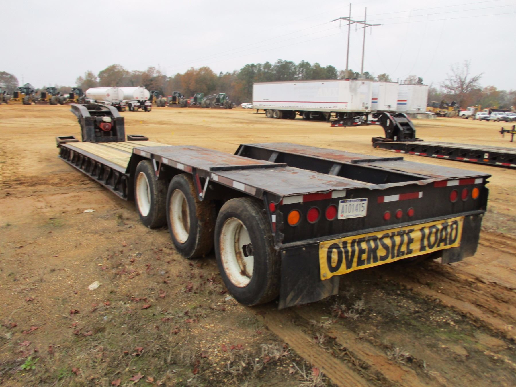 Lowboy Out Riggers 1993 TRAILKING DETACH LOWBOY, VIN/SN:1TKJ04636PM122497 - TRI-AXLE, 22 ...