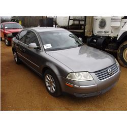 2004 VOLKSWAGON PASSAT VIN/SN:WVWPE63B24E286880 - GAS ENGINE, A/T (DOES NOT RUN)