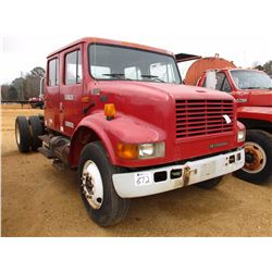 2001 INTERNATIONAL 4900 CAB & CHASSIS TRUCK, VIN/SN:1HTSDAAR51H352870 - CREW CAB, IHC DT466 ENGINE, 