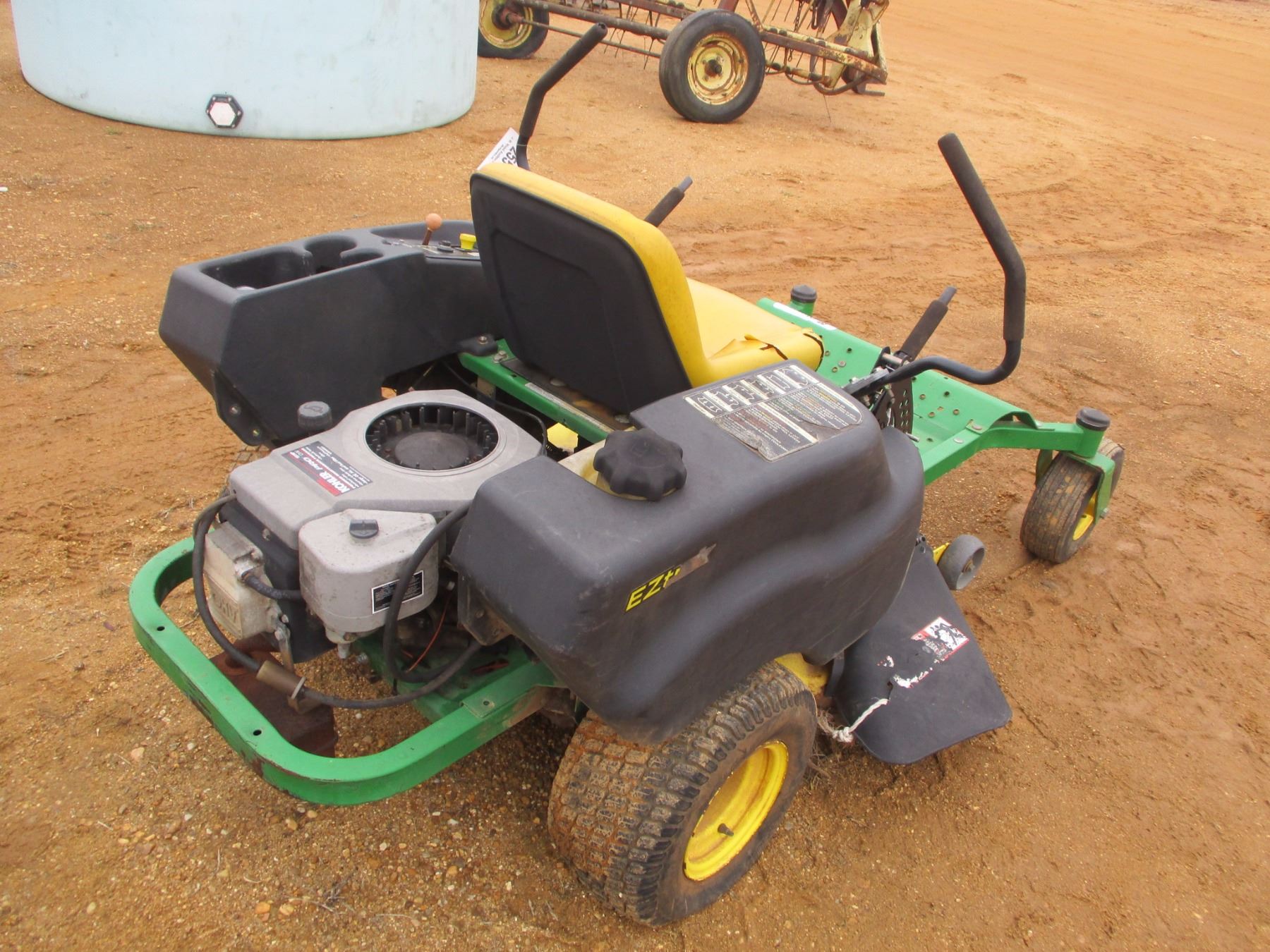 JOHN DEERE Z225 LAWN MOWER, VIN/SN050569 42" ZERO TURN