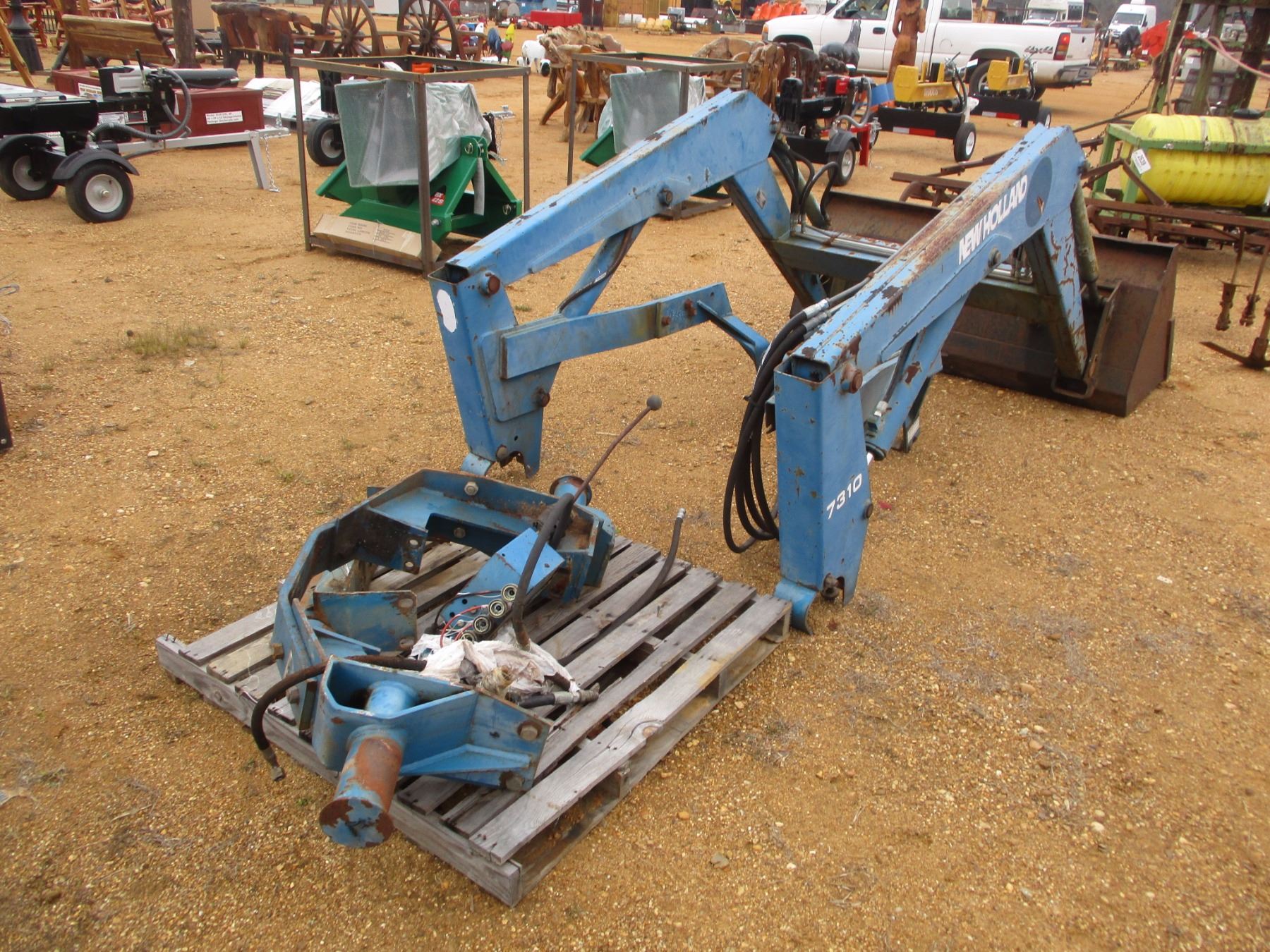 NEW HOLLAND 7310 LOADER ATTACH FITS FARM TRACTOR (COUNTY OWNED)