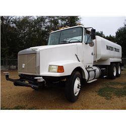 1988 VOLVO WATER TRUCK, VIN/SN:1WUVDCME6JN128421 - T/A, CUMMINS DIESEL ENGINE, 10 SPD TRANS, DOUBLED