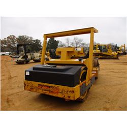 2001 HYPAC C778B ROLLER, VIN/SN:109B21501820 - TANDEM, VIBRATORY, 78" SMOOTH DRUMS, WATER SYSTEM, CA