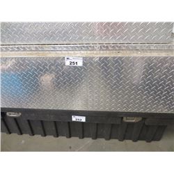 CHECKER PLATE TRUCK TOOL BOX (ESTATE GOODS)