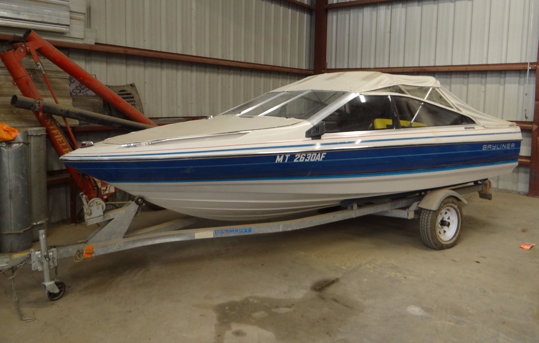 1988 Bayliner Capri boat