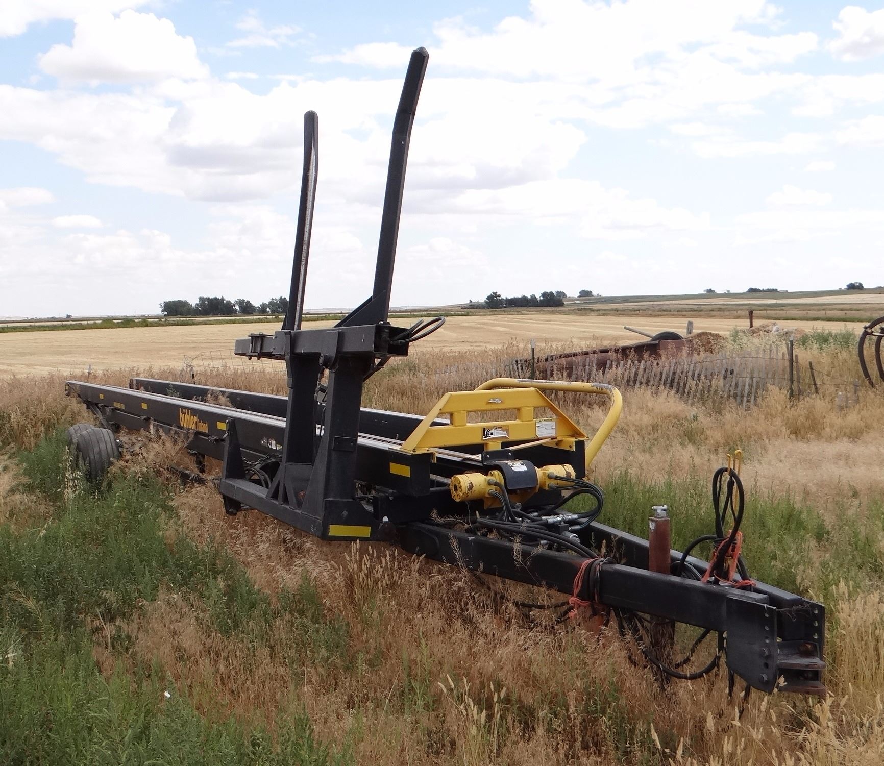 BuhlerInland Hayliner 1500 round bale picker