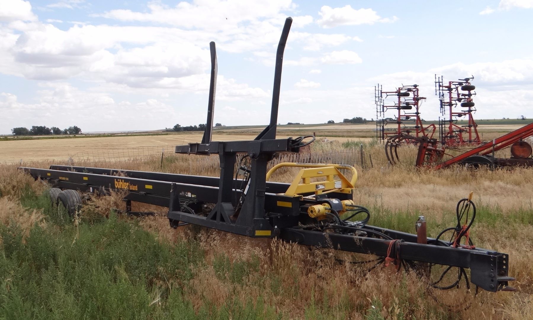BuhlerInland Hayliner 1500 round bale picker