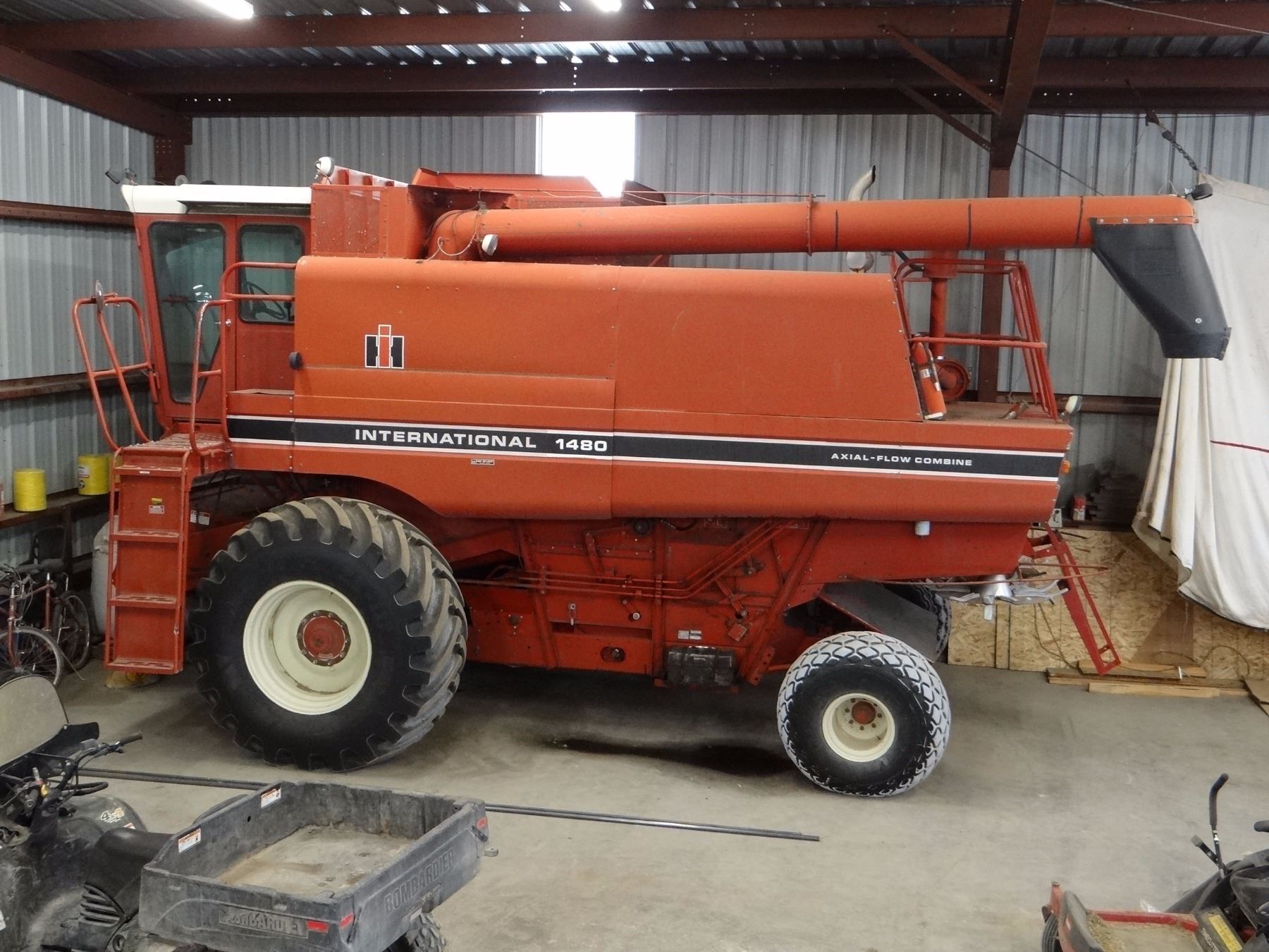 1982 IH 1480 axial flow combine, excellent running condition!