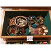 Image 3 : Jewellery box with costume jewellery