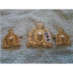 RCMP hat shoulder badge set