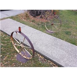 Pair of steel wheels, perfect for solar lights