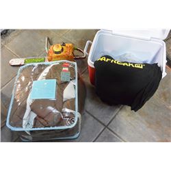 RUBBERMAID COOLER NEW TSHIRTS BAG OF BEDDING AND TOY CHAINSAW