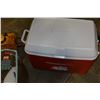 Image 3 : RUBBERMAID COOLER NEW TSHIRTS BAG OF BEDDING AND TOY CHAINSAW