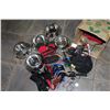 Image 1 : BOX OF LEASHES AND PET SUPPLIES