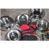 Image 2 : BOX OF LEASHES AND PET SUPPLIES
